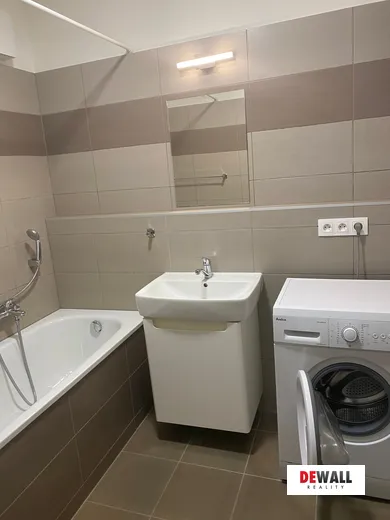 Na prenájom 2-izbový byt, 50 m², Bratislava-Nové Mesto, Nobelova
