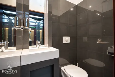 Na prenájom komerčné, 46 m², Bratislava-Staré Mesto, Námestie 1. mája
