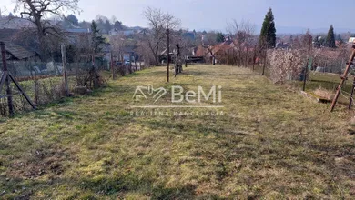 Na predaj pozemok, 671 m², Urmince