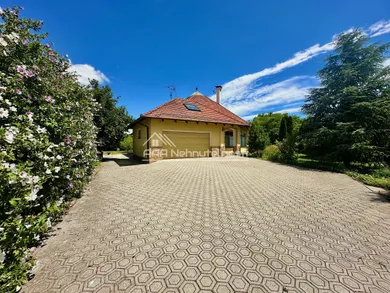 Na predaj 7-izbový dom, 550 m², Dunajská Streda