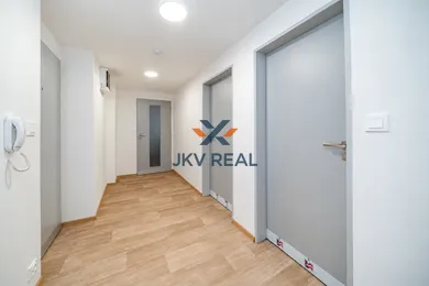 Na predaj 2-izbový byt, 60 m², Bratislava-Vajnory, Šachorová