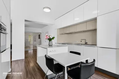 Na predaj 3-izbový byt, 117 m², Bratislava-Staré Mesto, Strakova