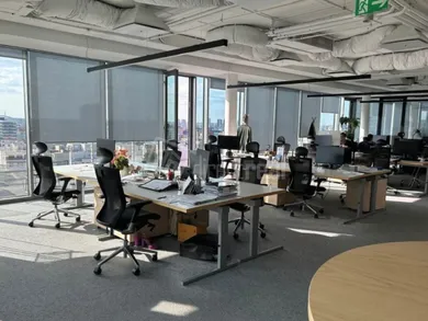 Na prenájom komerčné, 344 m², Bratislava-Staré Mesto, Námestie 1. mája