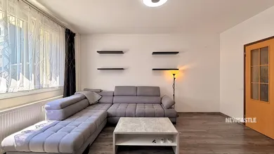 Mieszkania na wynajem, 3-pokojowe, Banská Bystrica · €750