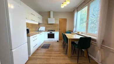 Mieszkania na wynajem, 3-pokojowe, Levice · €700