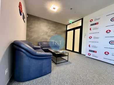Na prenájom komerčné, 211 m², Bratislava-Ružinov, Tomášikova