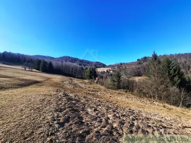 Na predaj pozemok, Hronec