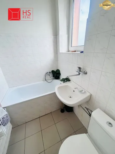 Na predaj komerčné, 46 m², Nové Zámky, Komárňanská