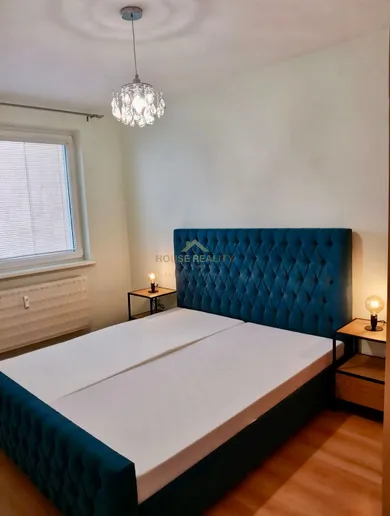 Na prenájom 3-izbový byt, 68 m², Bratislava-Nové Mesto, Rozvodná