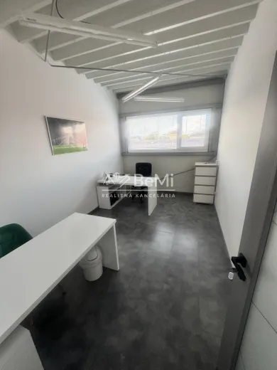 Na prenájom komerčné, 12 m², Nitra, Novozámocká