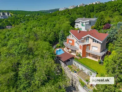Houses for sale, 6-room in Bratislava-Staré Mesto · €1,650,000