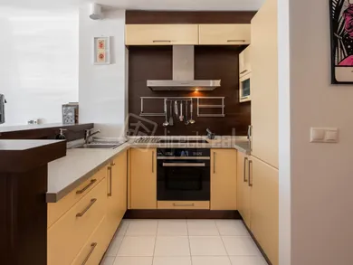 Na predaj 1-izbový byt, 53 m², Bratislava-Staré Mesto, K lomu
