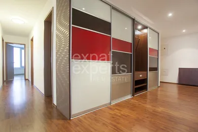 Na prenájom 4-izbový byt, 113 m², Bratislava-Nové Mesto