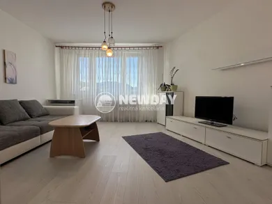 Kiadó lakások, 3-szobás, Dubnica nad Váhom · €600