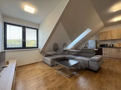 Na prenájom 1-izbový byt, 50 m², Liptovský Mikuláš, 1. mája