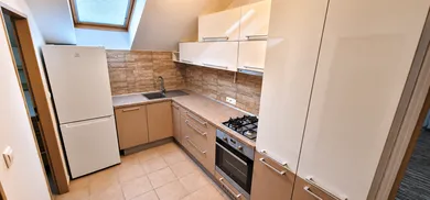 Byty na prenájom 3-izbový, Banská Bystrica · €750