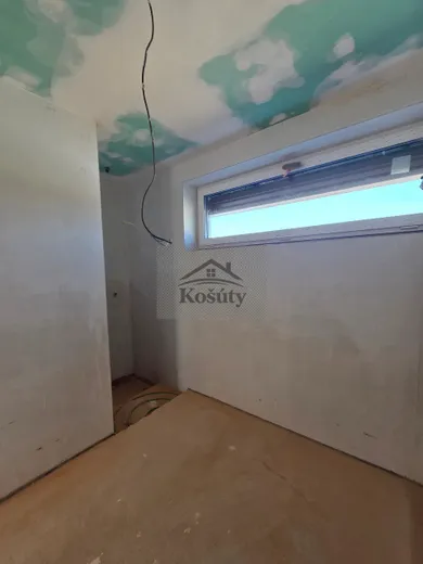 Na predaj 4-izbový dom, 177 m², Košúty