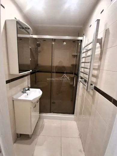Na predaj 1-izbový byt, 35 m², Pukanec, Záhradná