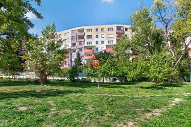 Na predaj 4-izbový byt, 80 m², Bratislava-Karlova Ves, Hlaváčiková