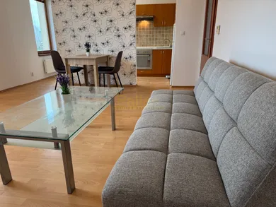 Na prenájom 2-izbový byt, 65 m², Piešťany, Pod Párovcami