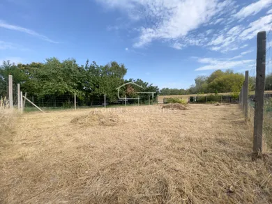 Na predaj pozemok, 400 m², Komárno