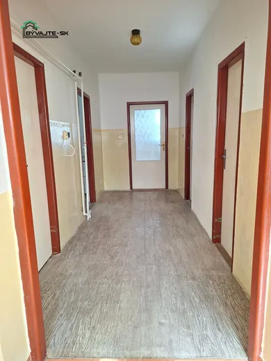 Na predaj 4-izbový dom, 120 m², Prievidza, Súhradská