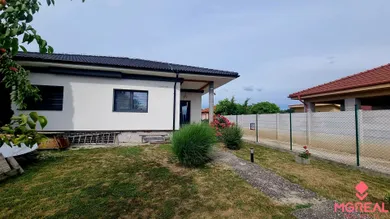 Na predaj 4-izbový dom, 155 m², Nitra