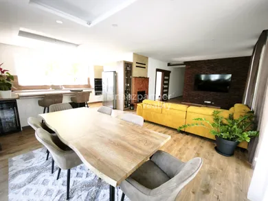 Domy na sprzedaż, 4-pokojowe, Dunajský Klátov · €369 000