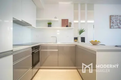 Na prenájom 2-izbový byt, 46 m², Bratislava-Staré Mesto, ulica
