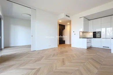 Byty na prenájom 3-izbový, Bratislava-Staré Mesto · €1 900