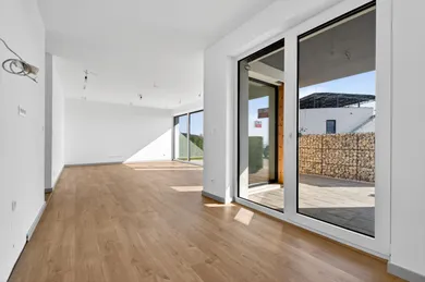 Na predaj 4-izbový byt, 144 m², Bratislava-Rača, Potočná