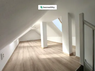 Na prenájom 2-izbový byt, 46 m², Bratislava-Nové Mesto