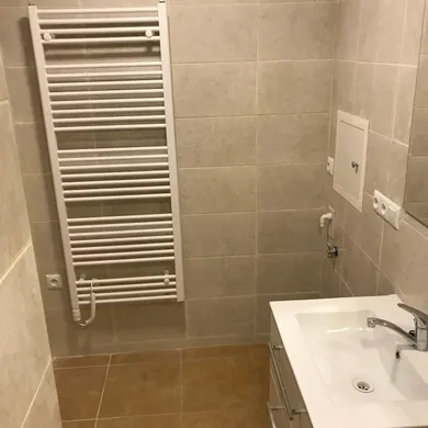Na predaj 2-izbový byt, 60 m², Handlová, 29. augusta