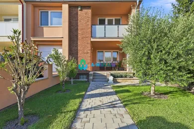 Mieszkania na sprzedaż, 4-pokojowe, Dunajská Streda · €365 000