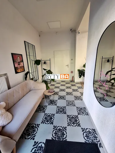 Na predaj komerčné, 56 m², Bratislava-Ružinov, Tomášikova