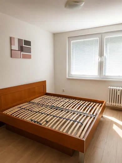 Na prenájom 3-izbový byt, 70 m², Bratislava-Petržalka, Mamateyova
