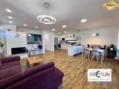 Na predaj 4-izbový dom, 211 m², Krakovany, Veterná