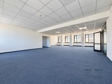 Na prenájom komerčné, 26 m², Bratislava-Petržalka, Viedenská cesta