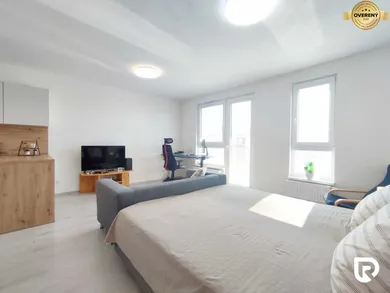 Na prenájom 1-izbový byt, 43 m², Trenčín, Odevná