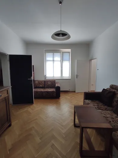 Na prenájom 4-izbový byt, 95 m², Bratislava-Staré Mesto, Mudroňova