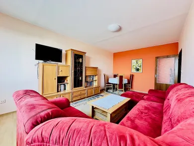 Na predaj 3-izbový byt, 71 m², Pezinok, Svätoplukova