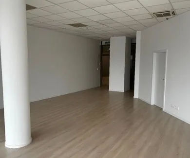 Na prenájom komerčné, 92 m², Bratislava-Petržalka, Kopčianska