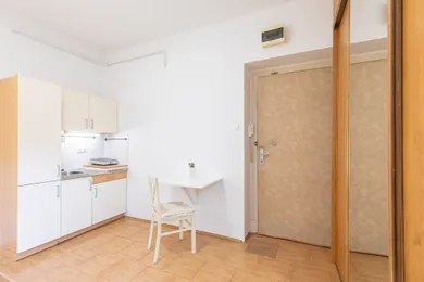 Na prenájom 1-izbový byt, 23 m², Bratislava-Staré Mesto