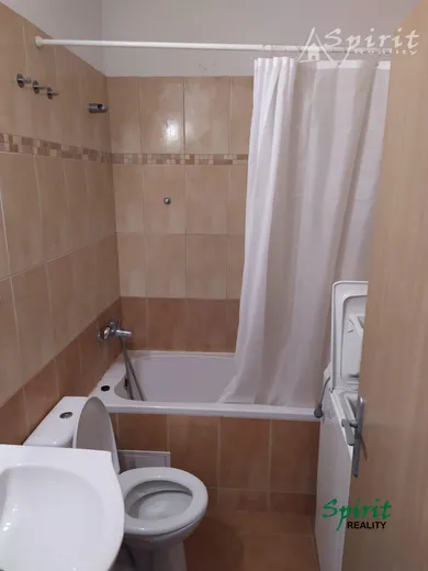 Na prenájom 1-izbový byt, 36 m², Bratislava-Petržalka, Holíčska