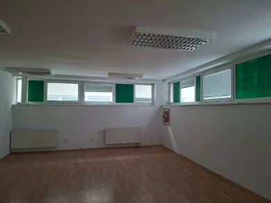 Na prenájom komerčné, 42 m², Zvolen, Námestie SNP