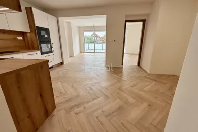 Na predaj 3-izbový byt, 74 m², Ivanka pri Dunaji, Okružná