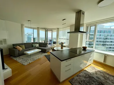 Na prenájom 3-izbový byt, 90 m², Bratislava-Staré Mesto, Landererova