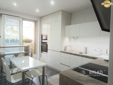 Na predaj 3-izbový byt, 70 m², Prievidza