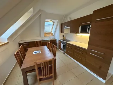 Na prenájom 5-izbový byt, 145 m², Bratislava-Staré Mesto, Timravina