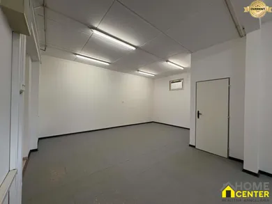Na prenájom komerčné, 67 m², Komárno